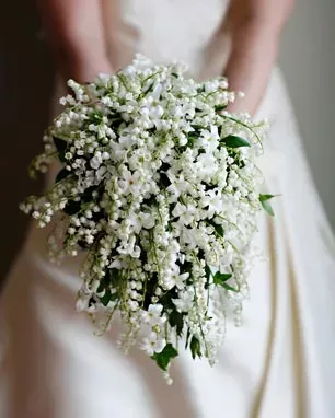 lily hand bouquet