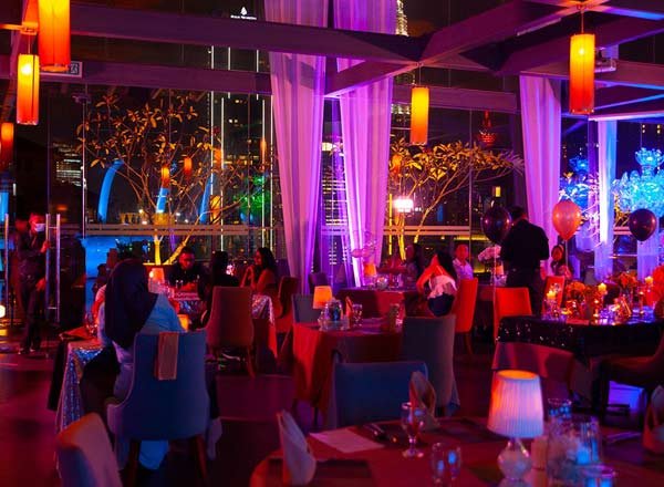 ROMANTIC RESTAURANT FOR VALENTINE'S DAY